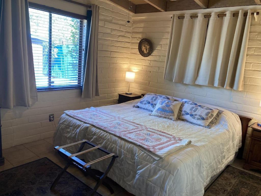 Casa Azul - Cute Centrally Located Adobe With Large Fenced Outdoor Living For Pets And Adults, Non-Smoking Tucson Extérieur photo
