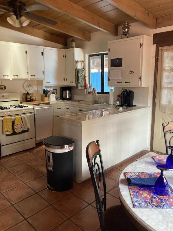 Casa Azul - Cute Centrally Located Adobe With Large Fenced Outdoor Living For Pets And Adults, Non-Smoking Tucson Extérieur photo