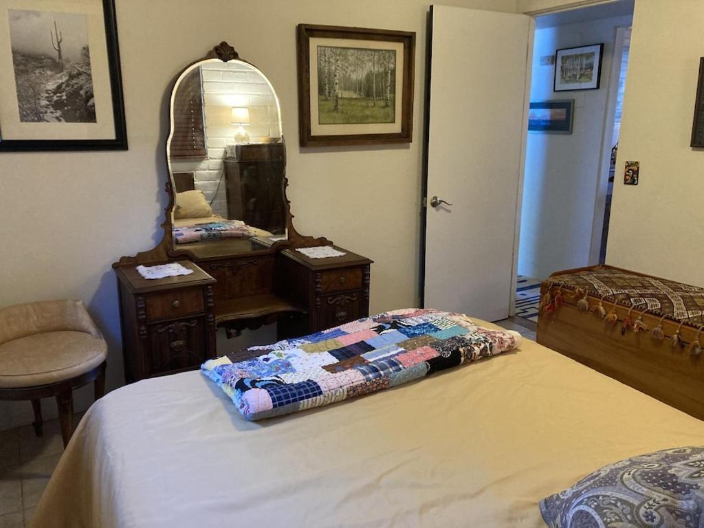 Casa Azul - Cute Centrally Located Adobe With Large Fenced Outdoor Living For Pets And Adults, Non-Smoking Tucson Extérieur photo